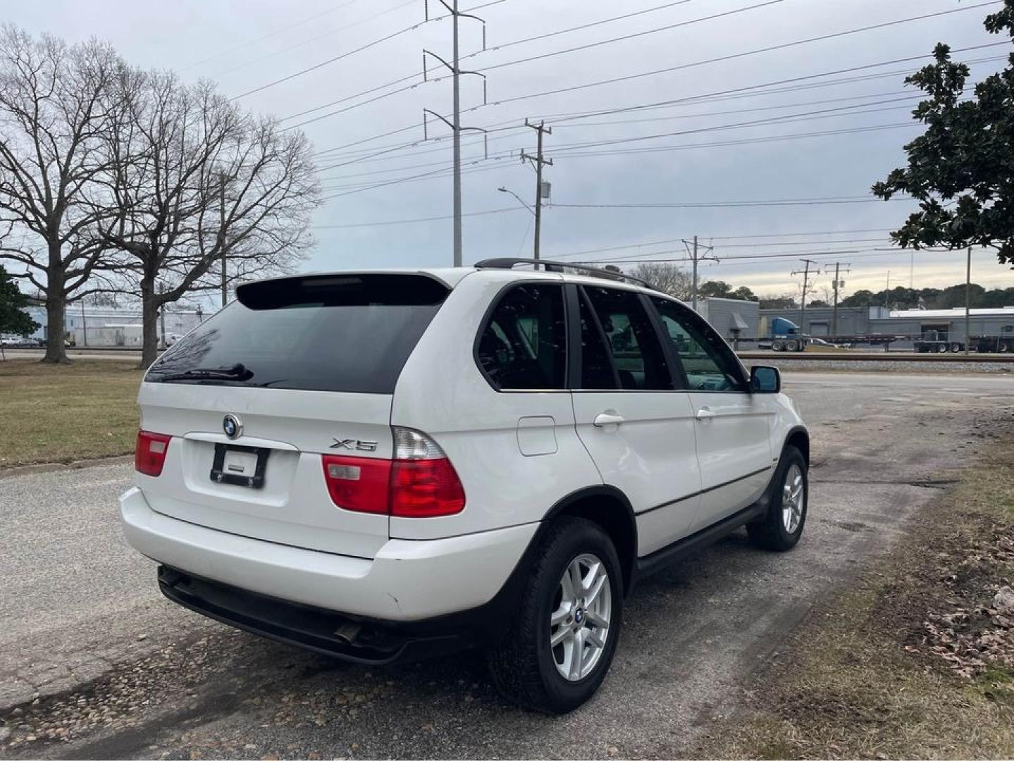 2004 WHITE /Black BMW X5 (5UXFA13514L) with an i6 3.0 engine, Automatic transmission, located at 5700 Curlew Drive, Norfolk, VA, 23502, (757) 455-6330, 36.841885, -76.209412 - Photo#3